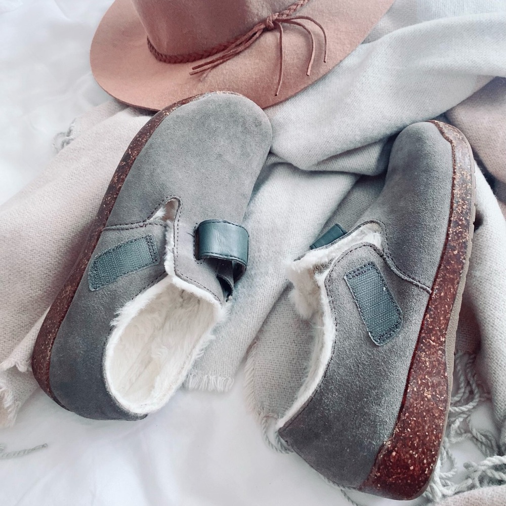 Earth Origins Aurora Jade Faux Fur Lined Suede Slip On Clogs - Picture 10 of 13